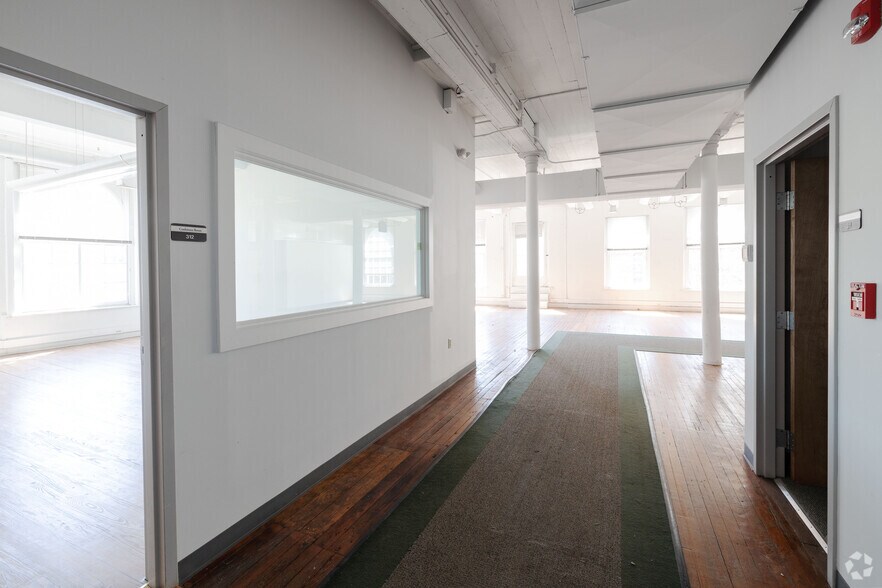More Photos Of 514 Fulton St, Troy Loft Creative Space For Lease