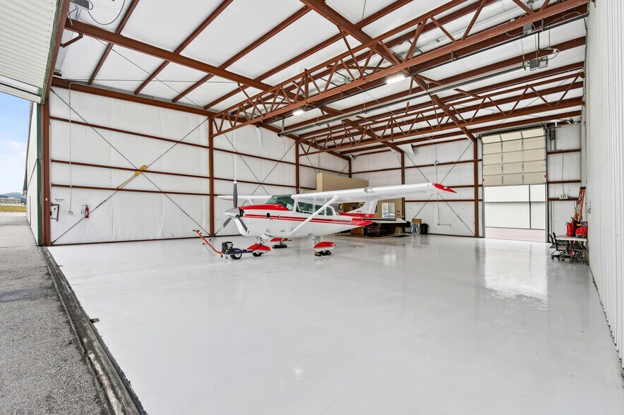 More Photos Of 7161 S Peoria St, Englewood Airplane Hangar For Sale