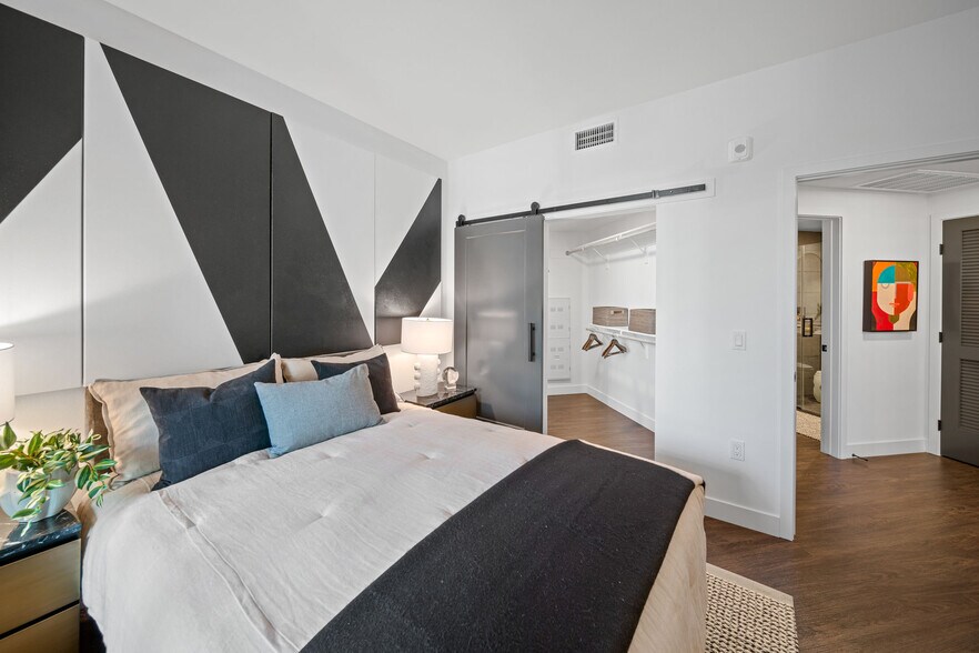 More Photos Of 585 Anton Blvd, Costa Mesa Apartments For Lease