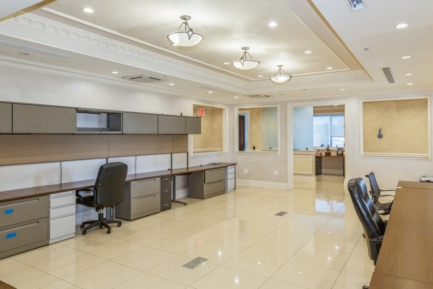 More Photos Of 215-15 Northern Blvd, Bayside Storefront Retail Office For Lease