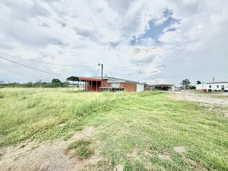 More Photos Of 86 S Williams St, Hazlehurst General Retail For Sale