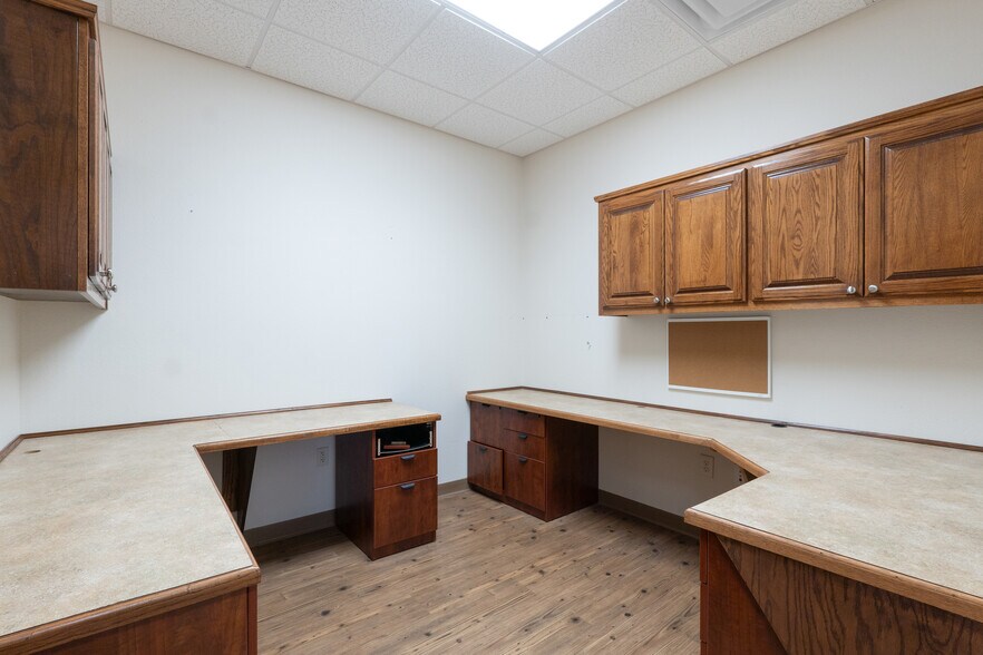 More Photos Of 101 N 37th St, Rogers Medical For Lease