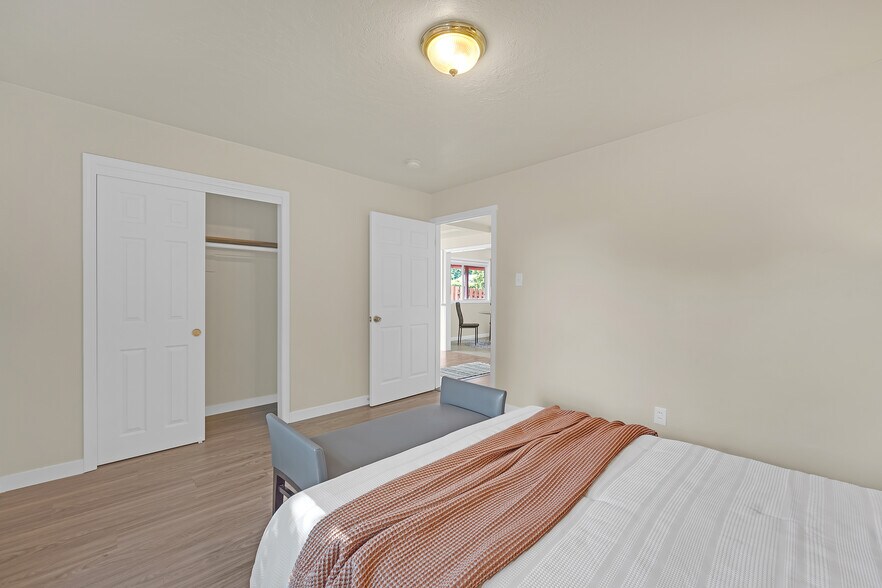 More Photos Of 9212 SE Bush St, Portland Specialty For Sale