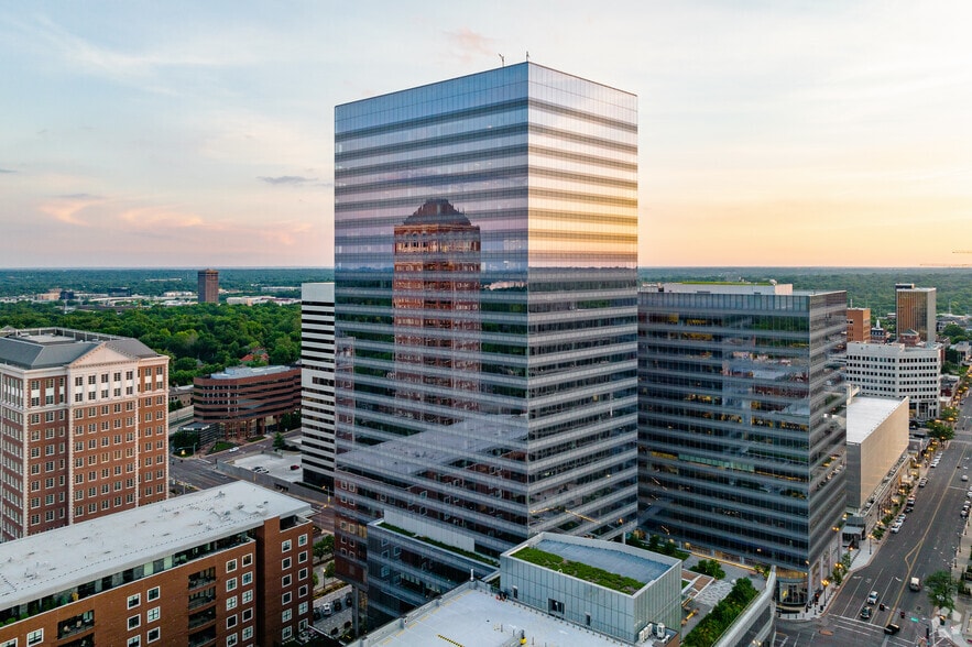 Primary Photo Of 7676-7638 Forsyth Blvd, Clayton Office For Lease