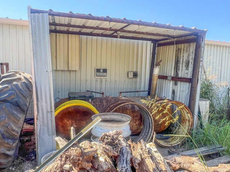 More Photos Of 1106 W Main St, Olney Freestanding For Sale