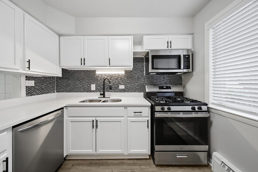 More Photos Of 211 N Lincolnway, North Aurora Apartments For Sale