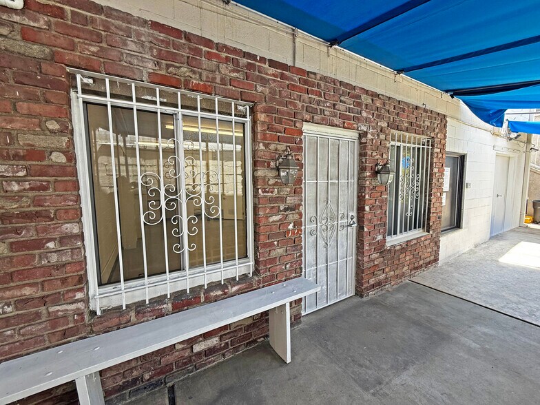 More Photos Of 8064-8066 Melrose Ave, Los Angeles Storefront For Lease