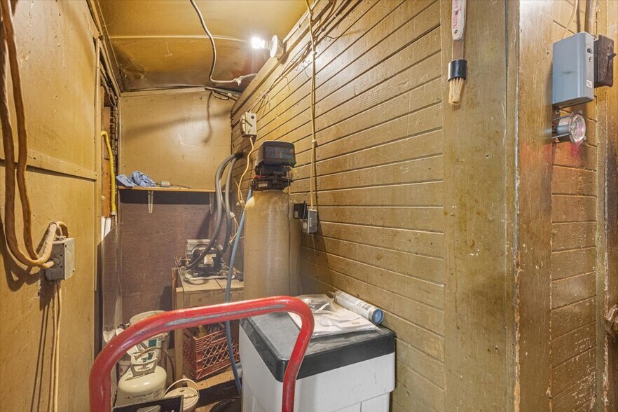 More Photos Of 206 1st St, Soldier Restaurant For Sale