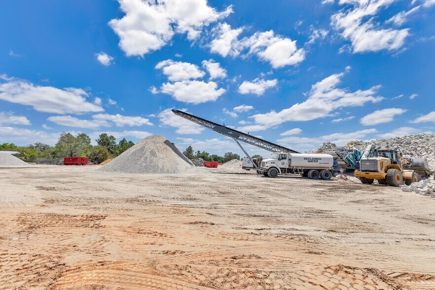 More Photos Of 205 Bomber Rd, Winter Haven Land For Lease