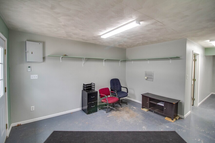 More Photos Of 98 Curtis St, Jerseyville Flex For Sale