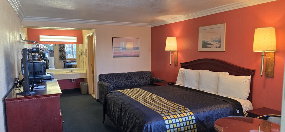 More Photos Of 16352 Sierra Hwy, Mojave Hotel For Sale