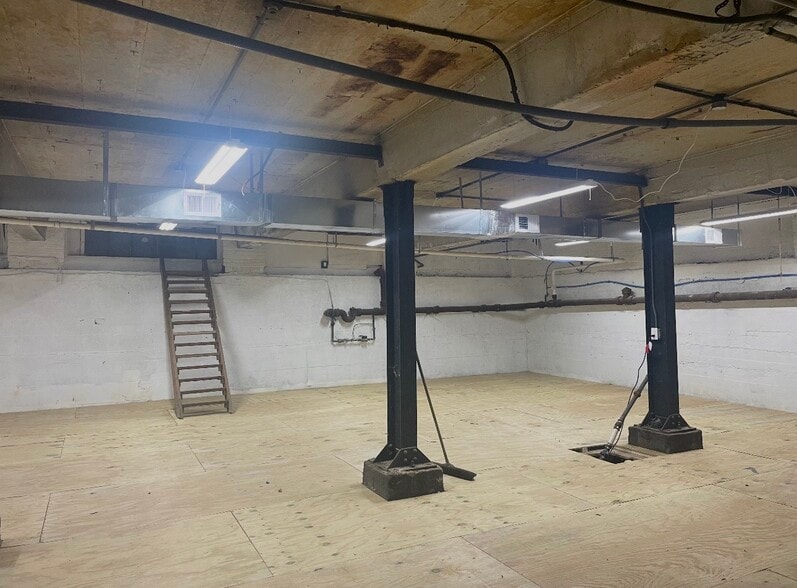 More Photos Of 1 Field St, Avon By The Sea Manufacturing For Lease