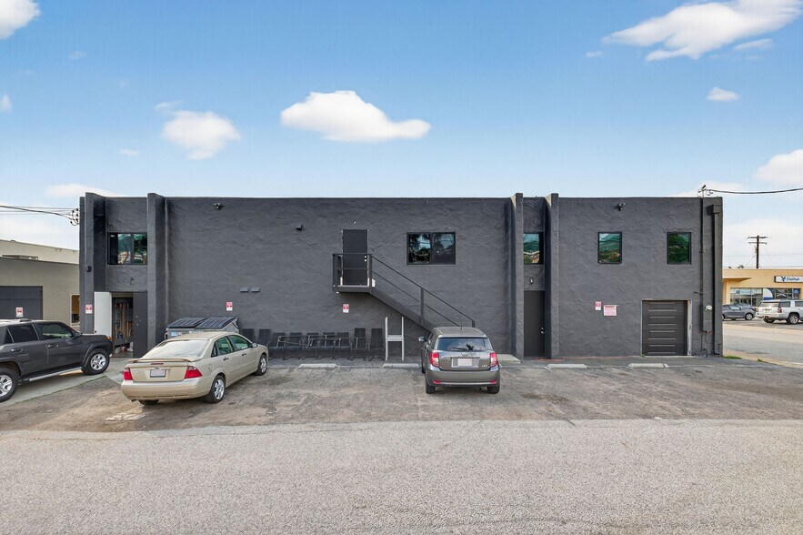 More Photos Of 1895 E Main St, Ventura General Retail For Sale