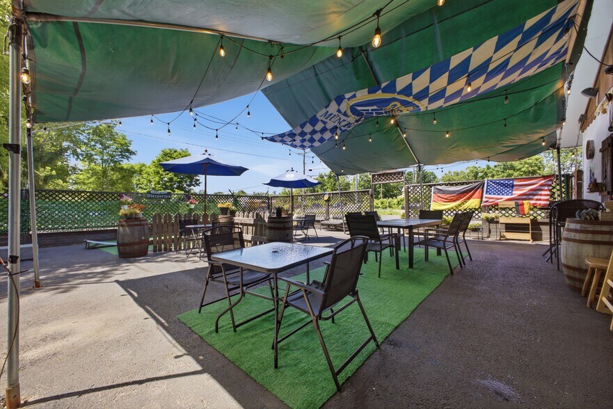 More Photos Of 352 Quaker Rd, Queensbury Restaurant For Sale