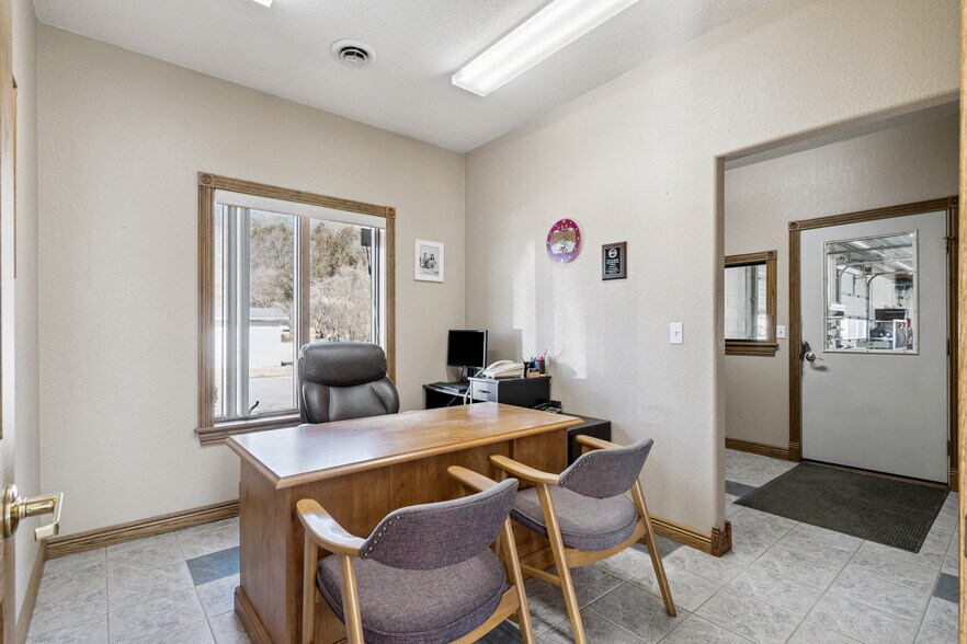 More Photos Of 702 Short St, Decorah Office For Sale