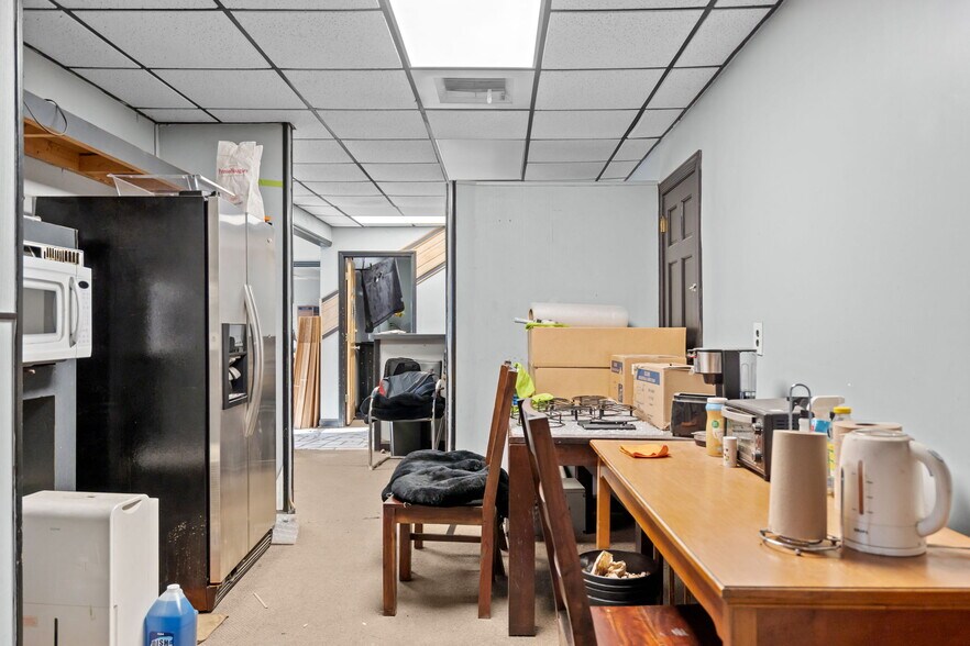 More Photos Of 4704 N College Rd, Castle Hayne Warehouse For Lease