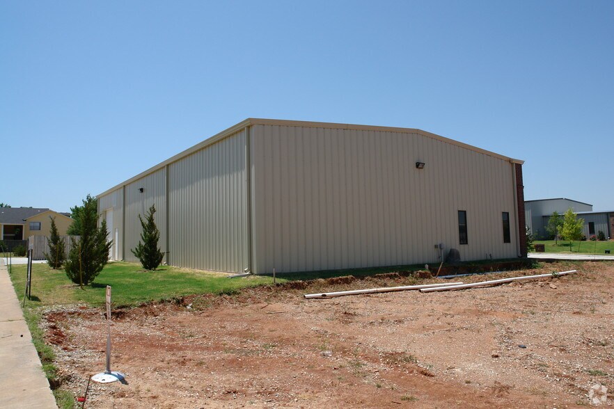 More Photos Of 8216 Rockback Ct, Oklahoma City Warehouse For Lease