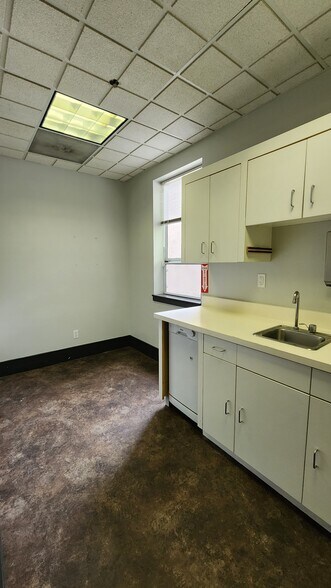 More Photos Of 7300 Healdsburg Ave, Sebastopol Office For Lease