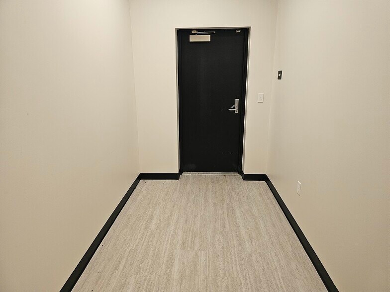 More Photos Of 4852-4854 S State Highway Ff, Battlefield General Retail For Lease