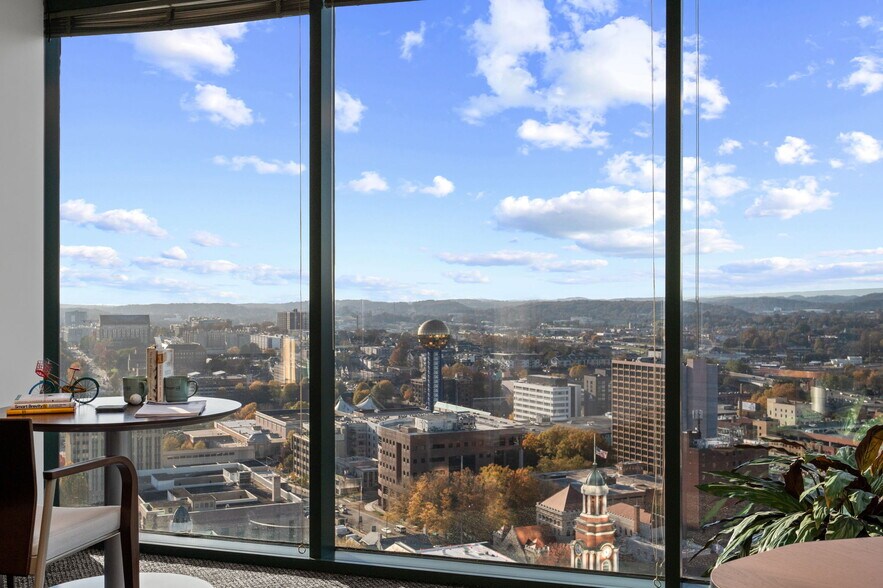 More Photos Of 900 S Gay St, Knoxville Office For Sale