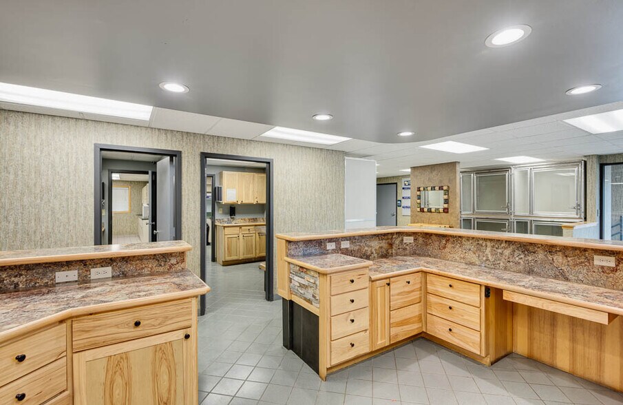 More Photos Of 32 E Mendota Rd, Inver Grove Heights Auto Dealership For Sale