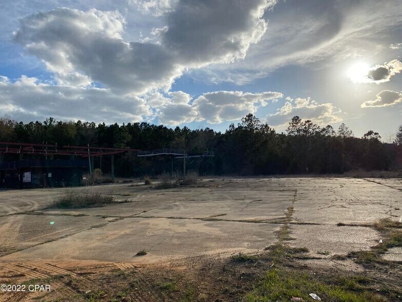 More Photos Of 5509 HWY 231, Campbellton Service Station For Sale