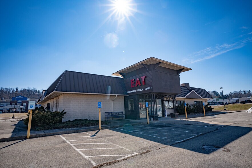 Primary Photo Of 206 Wilson Rd, Bentleyville Restaurant For Lease