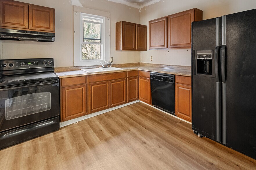 More Photos Of 960 Curry Pl, Macon-Bibb Healthcare For Sale