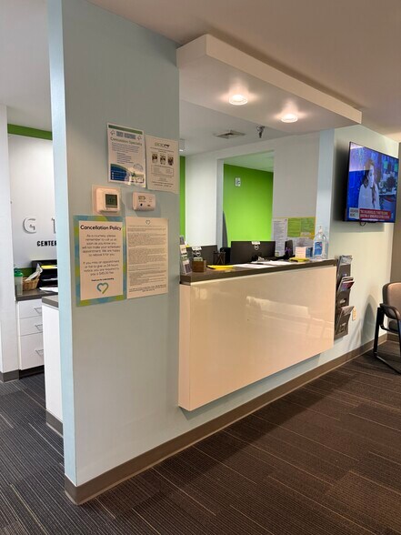 More Photos Of 411-511 N Wendover Rd, Charlotte Medical For Lease