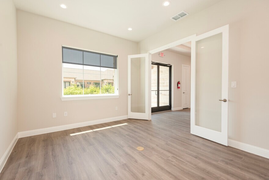 More Photos Of 2601 Little Elm Pkwy, Little Elm Office For Sale