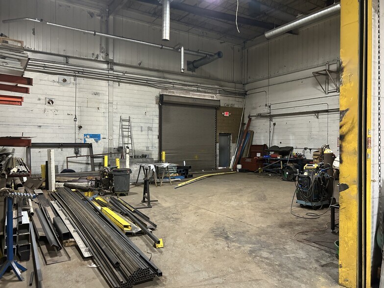 More Photos Of 521 Santa Rosa Dr, Des Plaines Warehouse For Lease