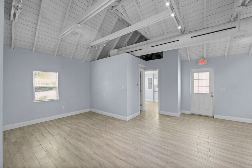 More Photos Of 900 SW Martin Downs Blvd, Palm City Freestanding For Lease