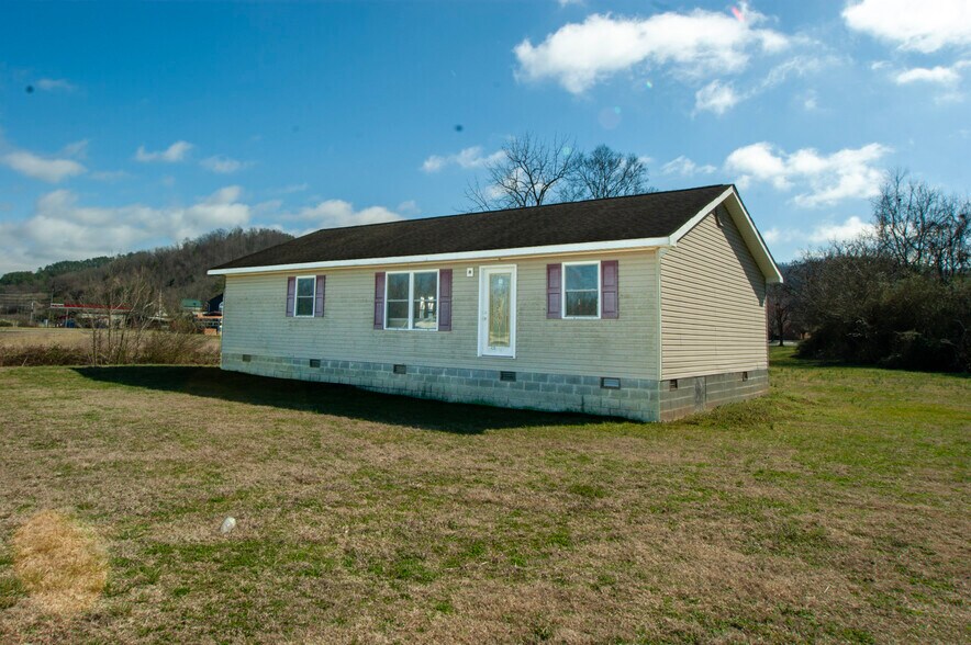 Primary Photo Of 420 Cherohala Skyway, Tellico Plains General Retail For Sale
