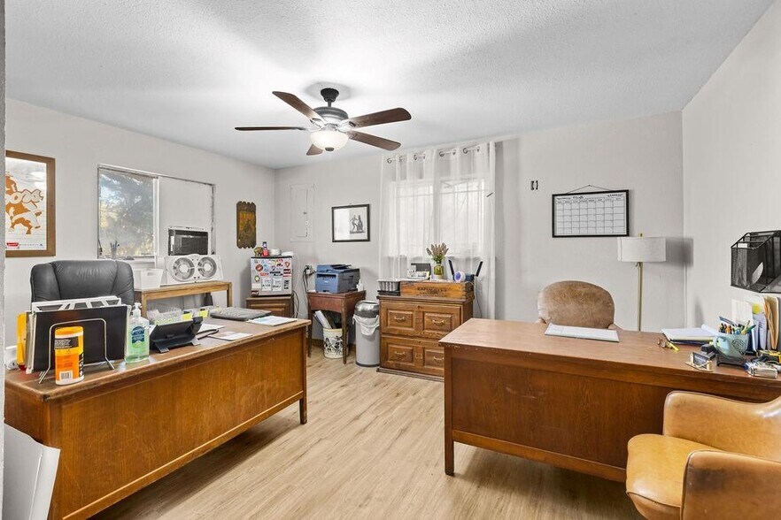 More Photos Of 530 E Hwy 69, Denison Office For Sale