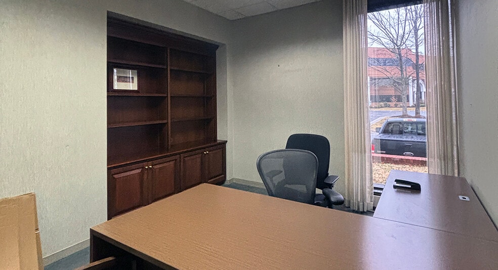 More Photos Of 600 Thimble Shoals Blvd, Newport News Office For Sale