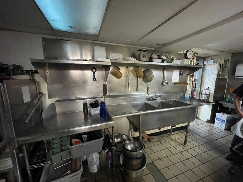 More Photos Of 5432 Walnut St, Pittsburgh Restaurant For Lease