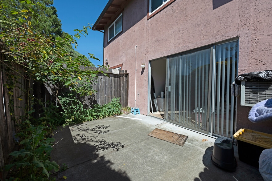 More Photos Of 7488 Bridgit Dr, Rohnert Park Apartments For Sale