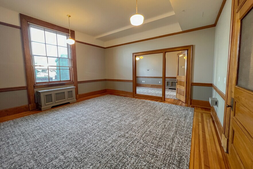 More Photos Of 1 East Ave, Lockport Office For Lease