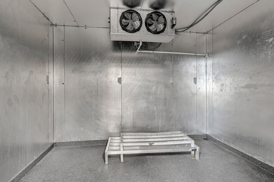 More Photos Of 2900 S Ridgewood Ave, Edgewater Specialty For Lease