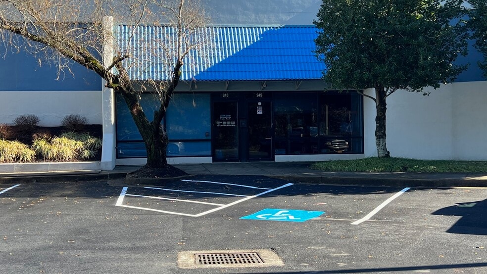 More Photos Of 201-255 E German School Rd, Richmond Flex For Lease