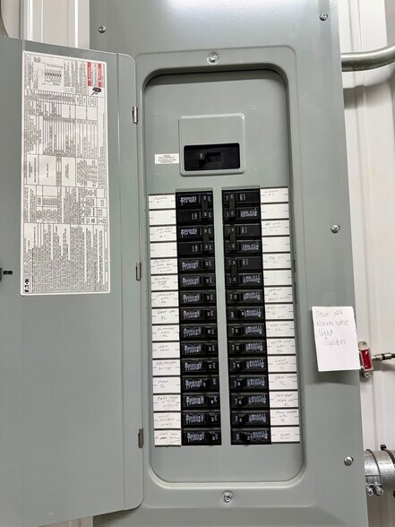 More Photos Of 612 E Tipton St, Seymour Freestanding For Lease