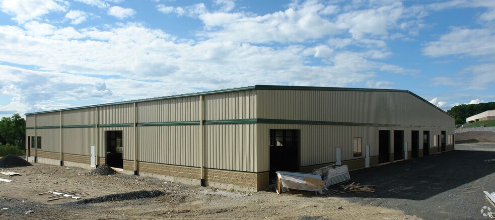 More Photos Of 47 October Hill Rd, Holliston Warehouse For Lease