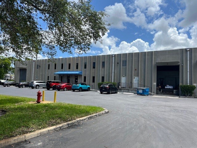 More Photos Of 1721-1731 NW 33rd St, Pompano Beach Warehouse For Lease
