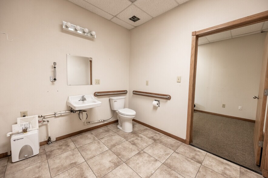 More Photos Of 621 Star st, El Dorado Warehouse For Sale