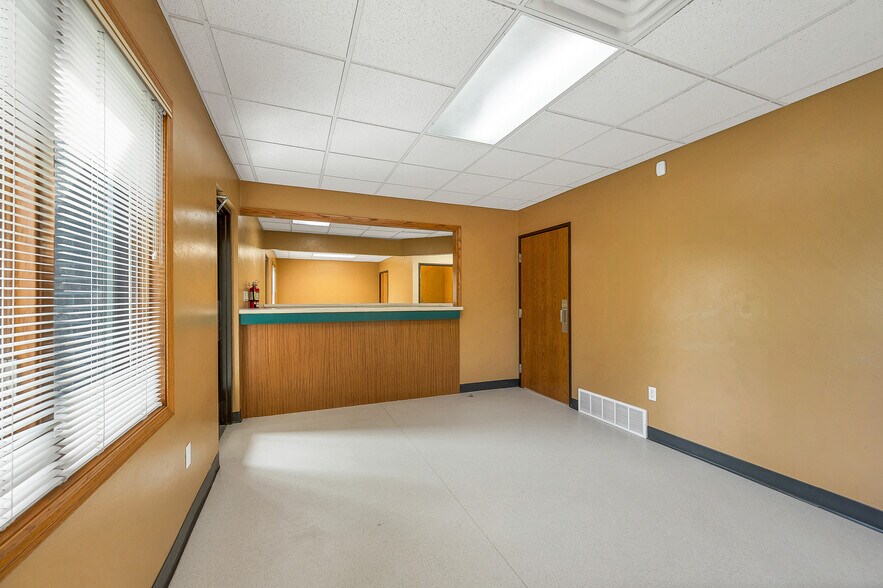 More Photos Of 2770 Manitowoc Rd, Green Bay Office For Sale