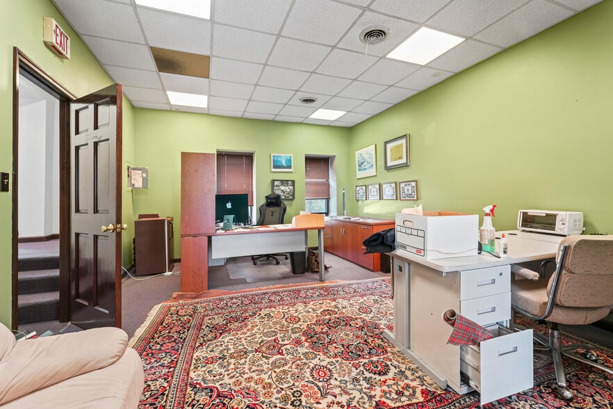 More Photos Of 132-134 S Swan St, Albany Office Residential For Sale