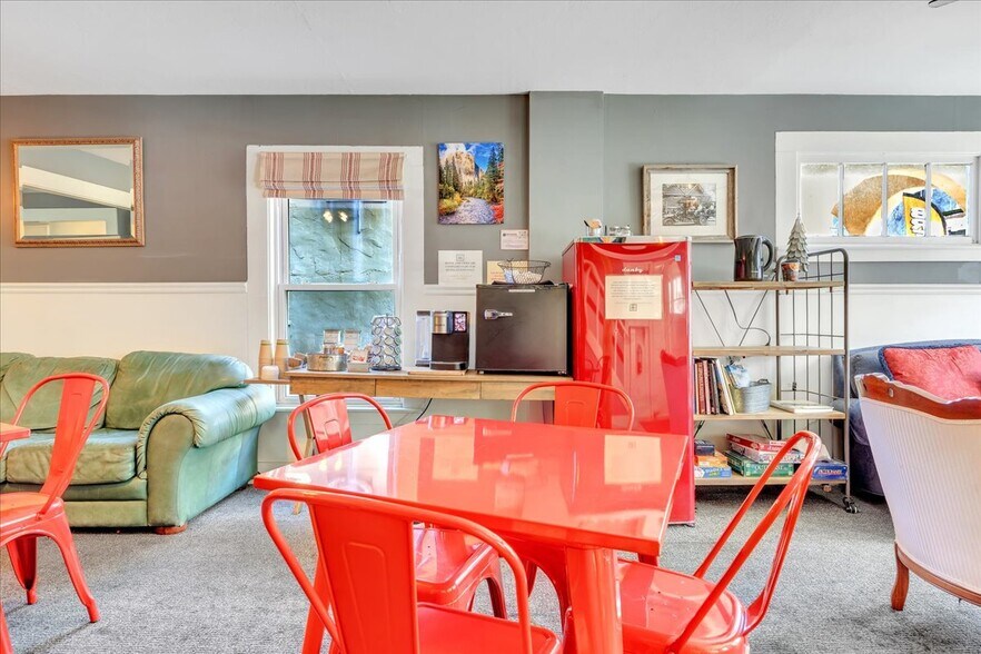 More Photos Of 18736 Main St, Groveland Hotel For Sale