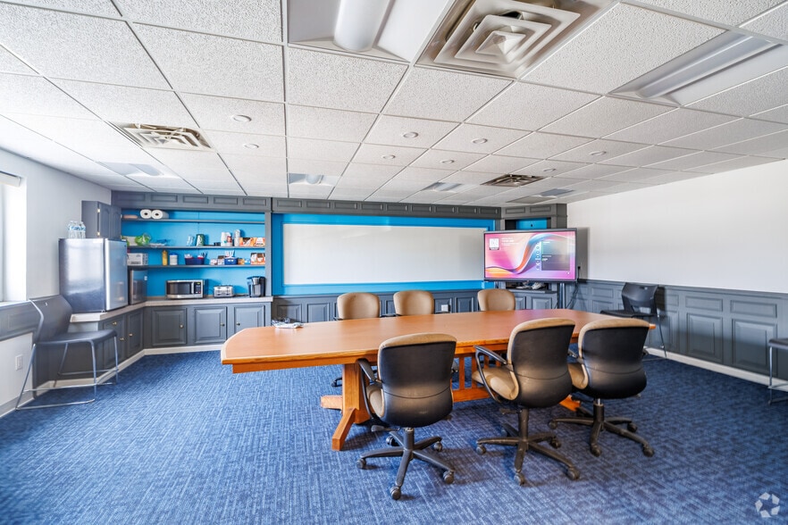 More Photos Of 151 Midler Park Dr, Syracuse Manufacturing For Sale