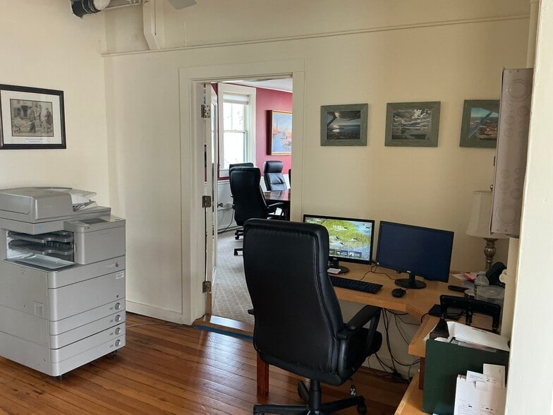More Photos Of 21 Spring St, Middletown Storefront Retail Residential For Lease
