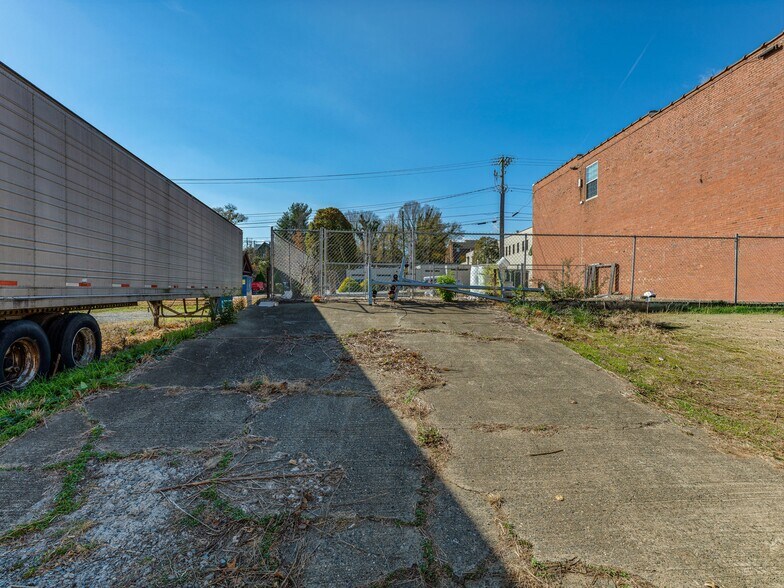 More Photos Of 212 S Green St, Morganton Bar For Sale